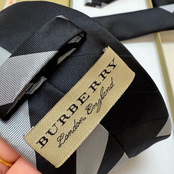 Burberry Men's Tie - Picture 5 of 6